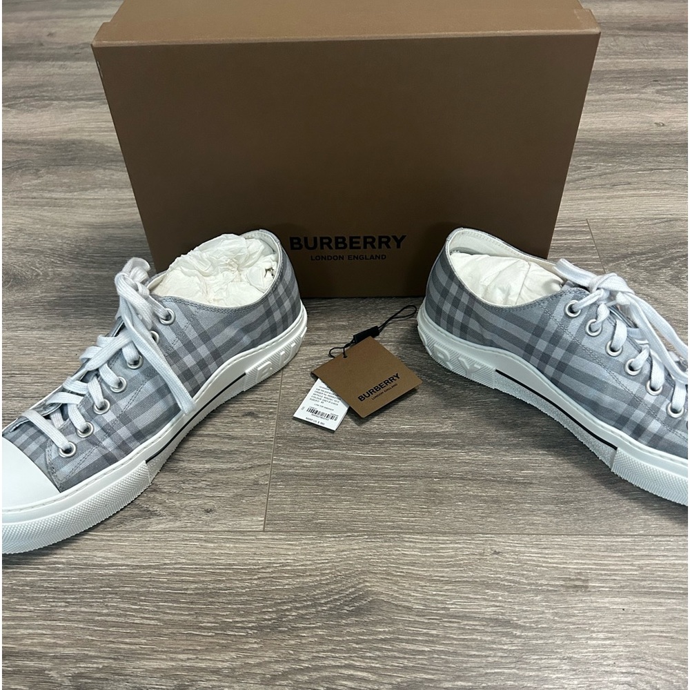 Burberry Shoes - Picture 2 of 8